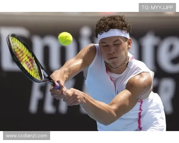 网球状态回暖谢尔顿强势取胜成功晋级八强赛场再现火热竞技风采