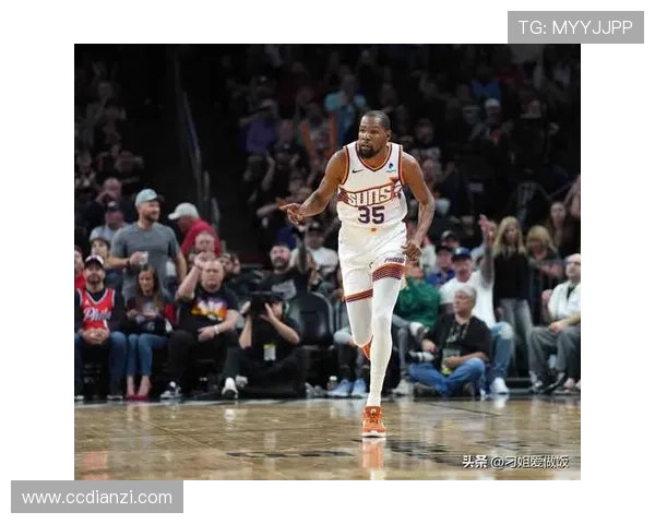 布克主导太阳新篇章KD从收敛到放开重塑球队风格